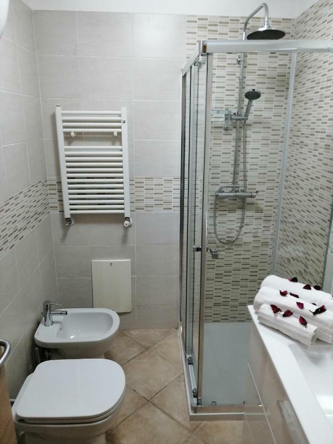 Ad Un Passo Dal Duomo "2" Apartment Napoli Ngoại thất bức ảnh